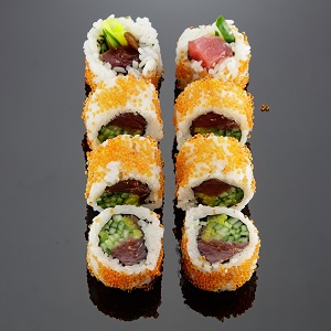 California maki - tobiko, tuńczyk