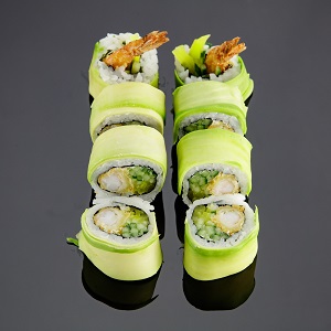 Dragon maki - krewetka w tempurze  + awokado na zewnątrz