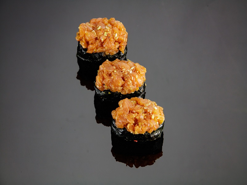 Gunkan maki - tatar z łososia