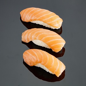 nigiri z łososiem